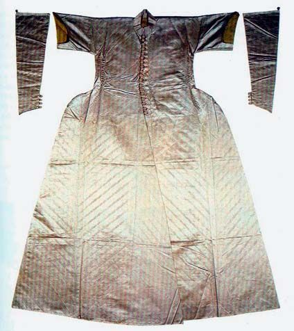 Fig 4. Example of separate button-on sleeves, Topkapi Museum